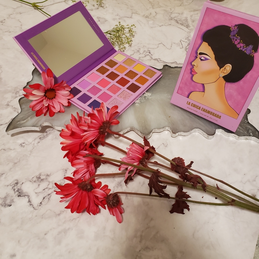 Kara La Chica Enamorada Eyeshadow Palette